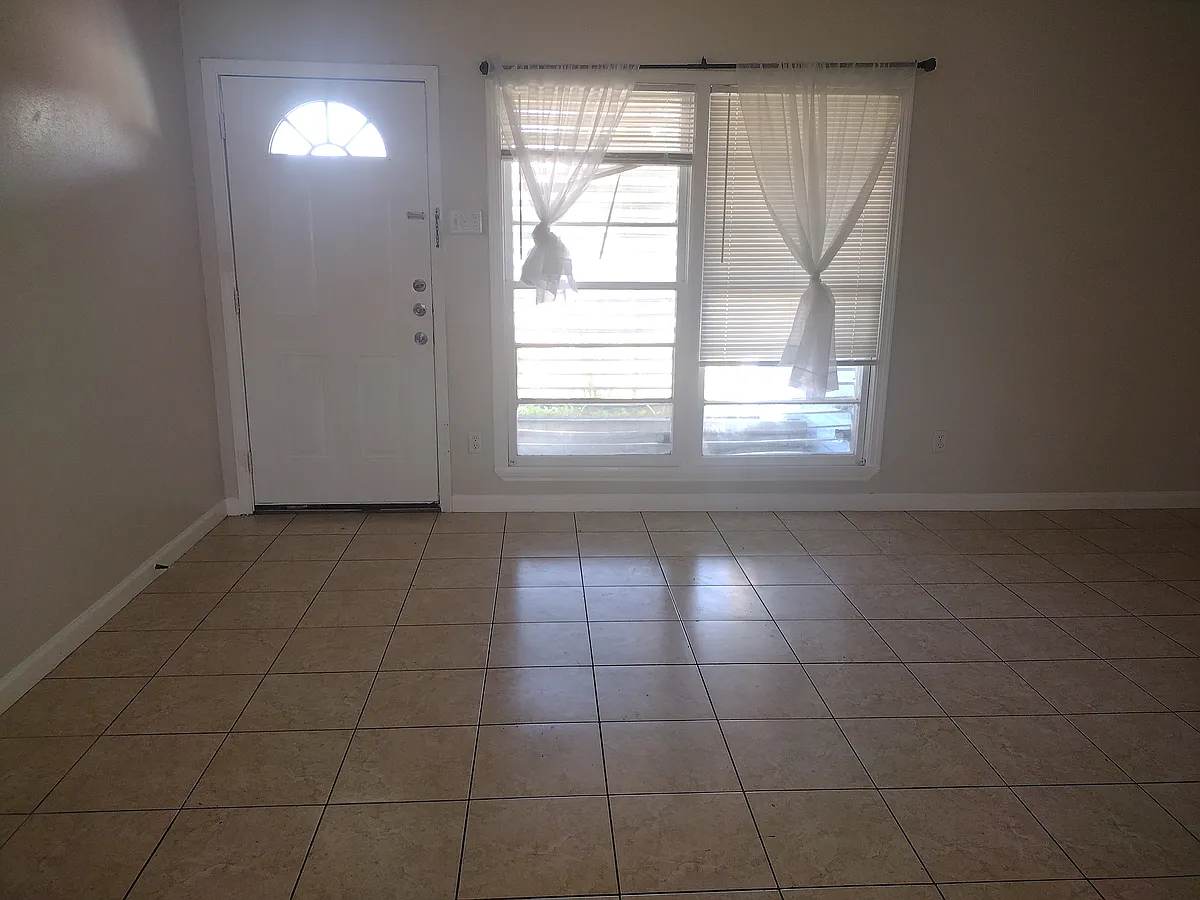 Building Photo - Yucca Dr