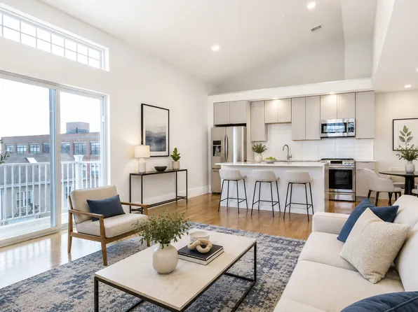 204 Spencer Ave Unit 10, Chelsea, MA 02150