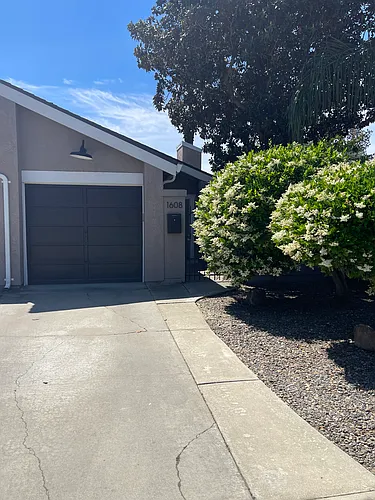 1608 Elizabeth Ct Photo 1