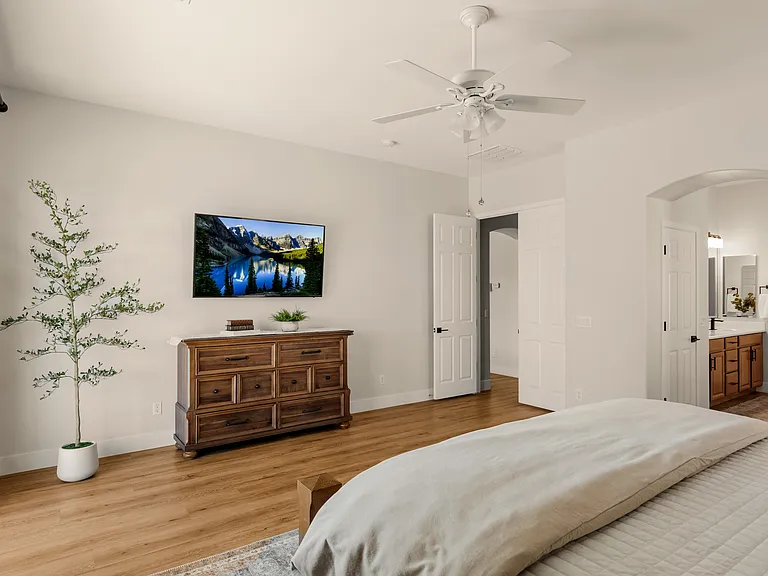18445 W Mauna Loa Ln — Photo 9