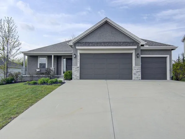 21207 W 190th Ter, Spring Hill, KS 66083