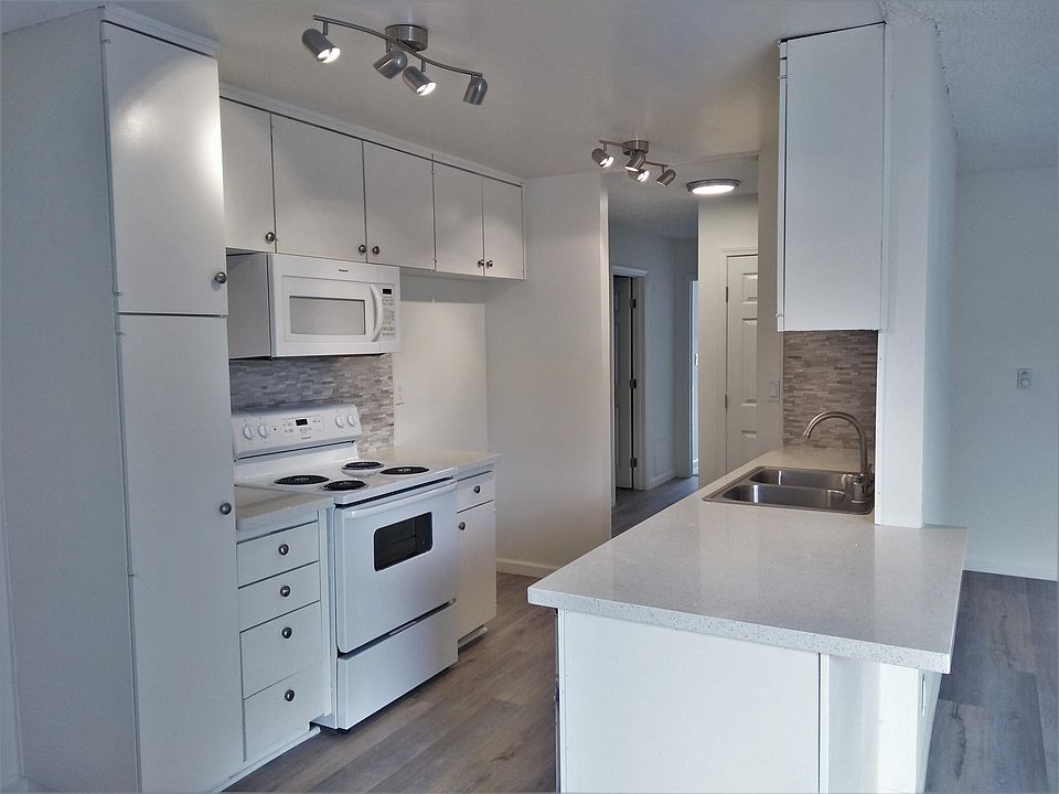 Kitchen in 2 or 3 Bedrooms