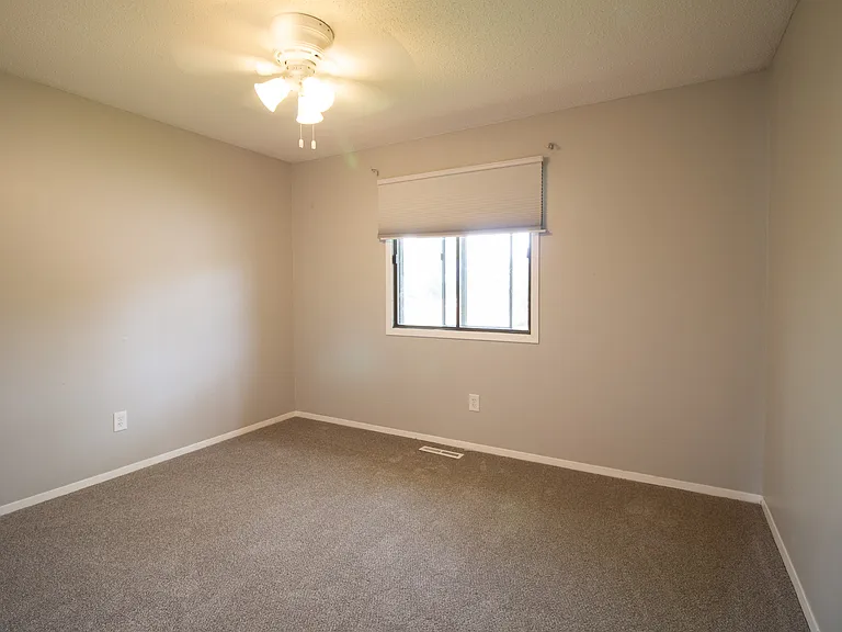 1000 S Lakota Ave — Photo 5