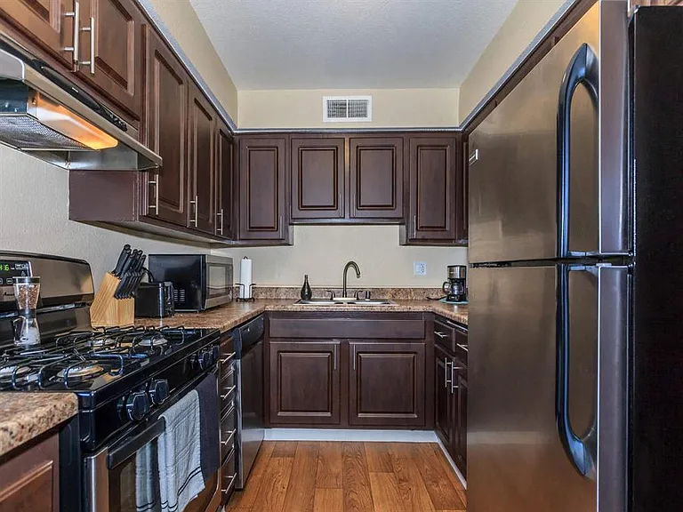 Mojave Blue Apartments — Photo 7