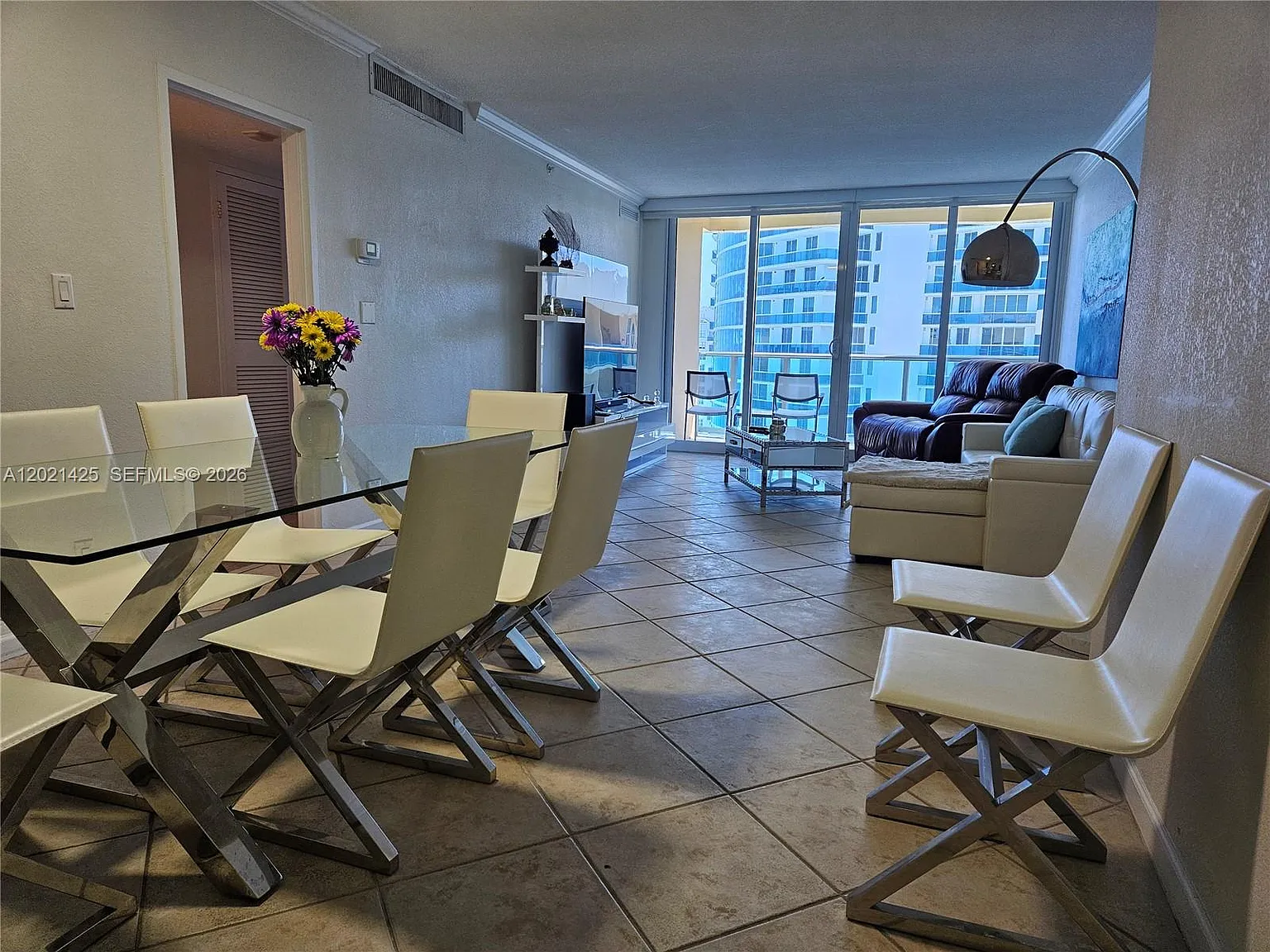Wave Condo — Photo 4