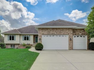 717 Weald Bridge Rd, Cottage Grove, WI 53527