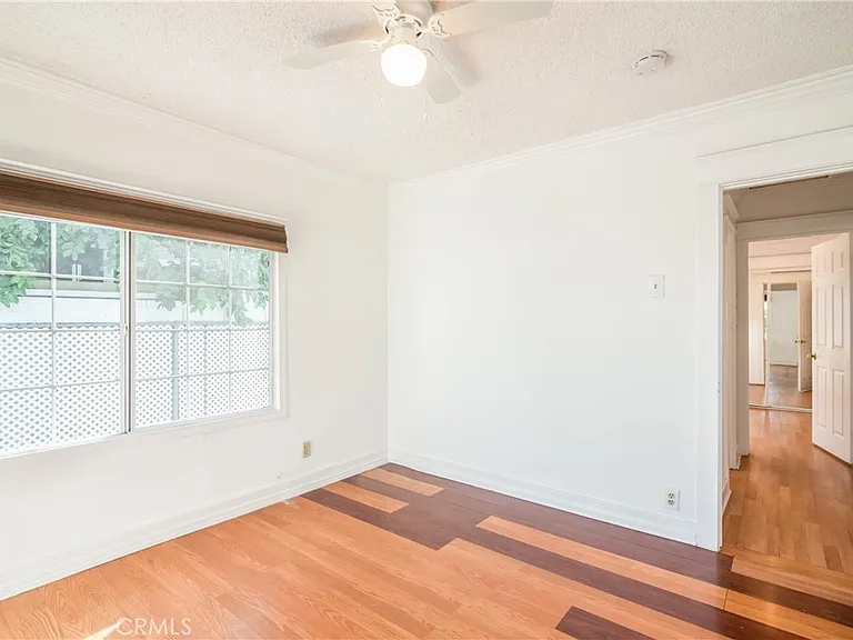 1125 N Heliotrope Dr — Photo 23