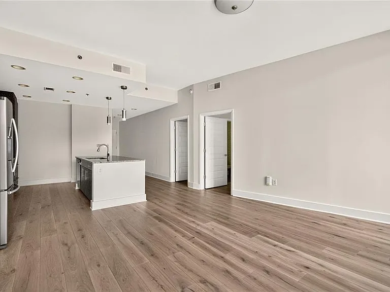 1080 Peachtree St NE #2004 — Photo 23