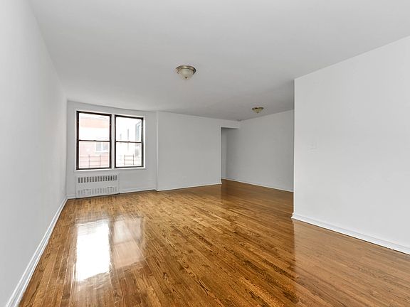 5th image of 10-40 Neilson St #2L