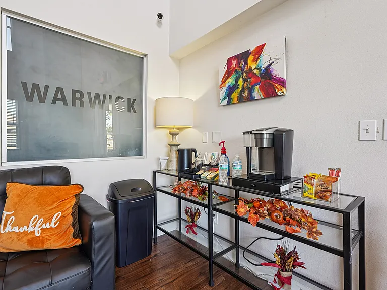 The Warwick — Photo 17