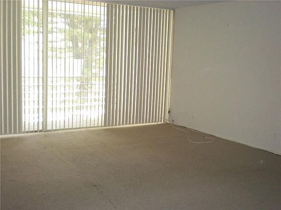 4th image of 922 NE 199th St #3A