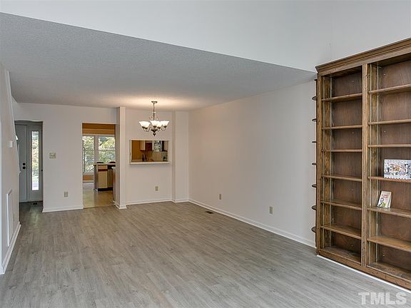 5th image of 302 Kirkwood Dr