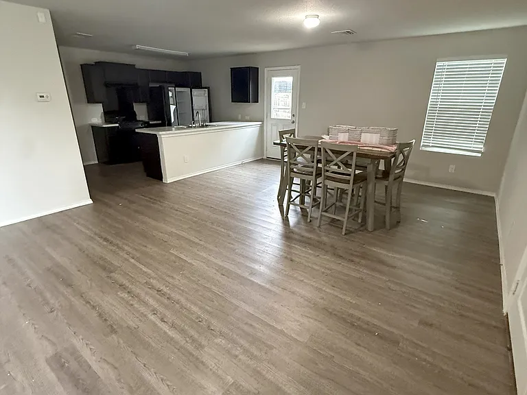 5931 Autumn Palms — Photo 2