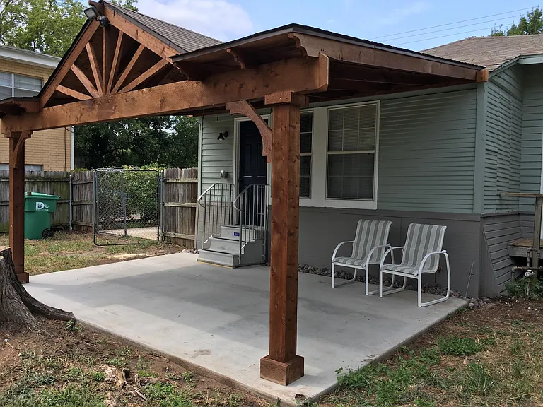 1402 N Austin St — Photo 10