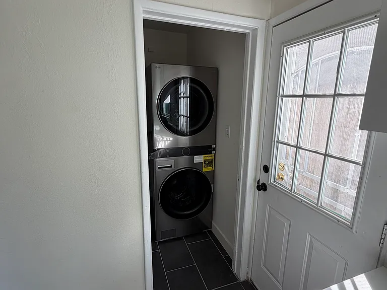 2922 Glenhurst Ave — Photo 7
