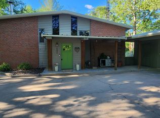 550 NW 35th St, Topeka, KS 66617