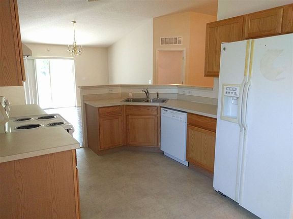 5th image of 278 King Arthur Ct