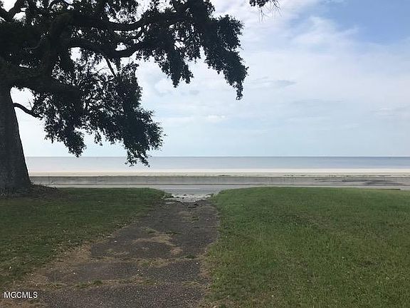 4th image of 406 E Beach Blvd