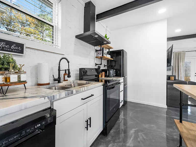 1826 Chapman Ave — Photo 37
