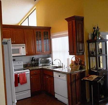 5th image of 10623 NW 32nd Ct