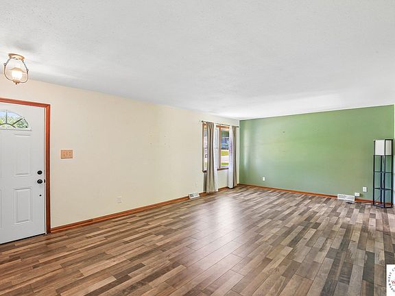 4th image of 1419 Woodlawn Dr