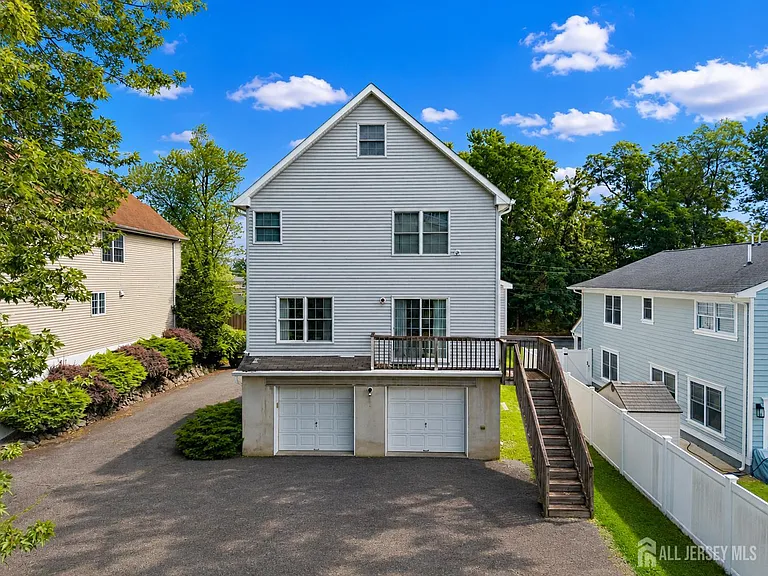 812 Columbus Ave — Photo 5
