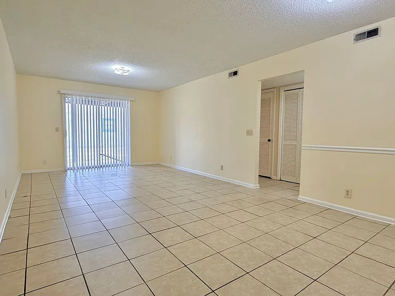 910 Brett Dr #117 — Photo 3