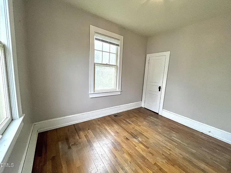 318 W Franklin St — Photo 7