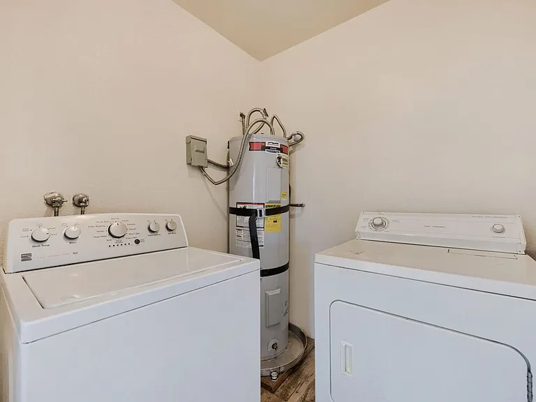 2745 Jennydiane Dr #D — Photo 17