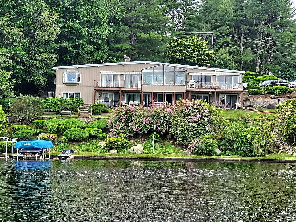 2nd image of 8 Lakeside Ter