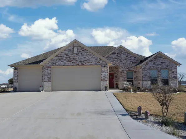 540 Islet Dr, Runaway Bay, TX 76426