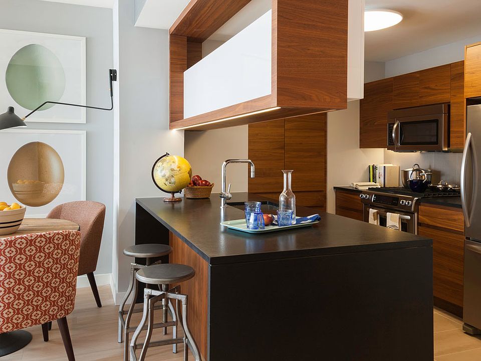 1st image of 550 W 45th St APT 226