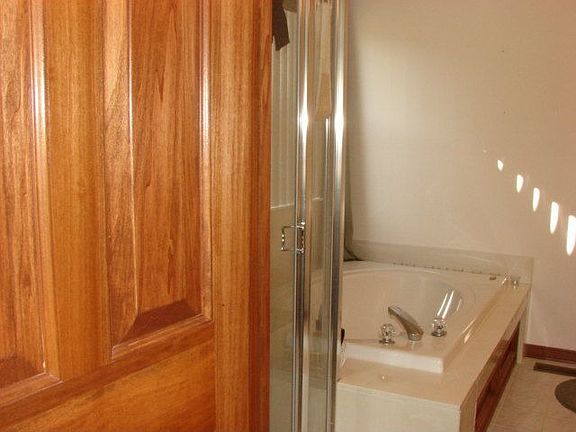 Master Jacuzzi tub/Bathroom