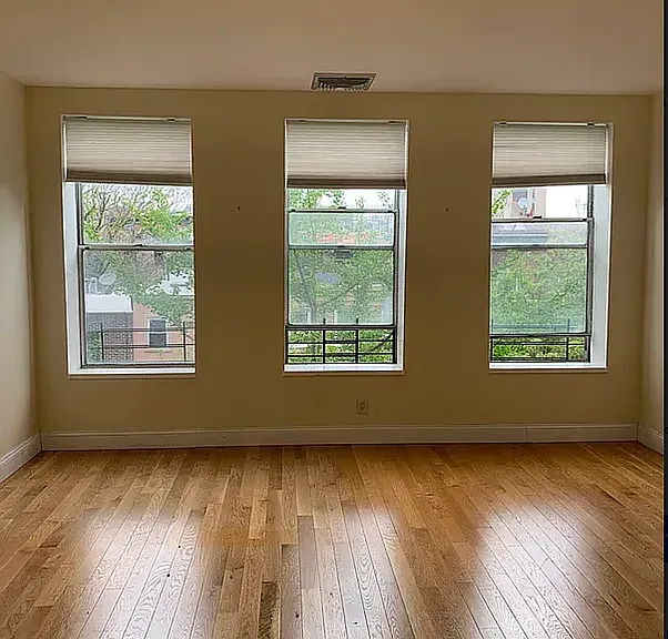 78 16th St #4R — Photo 1