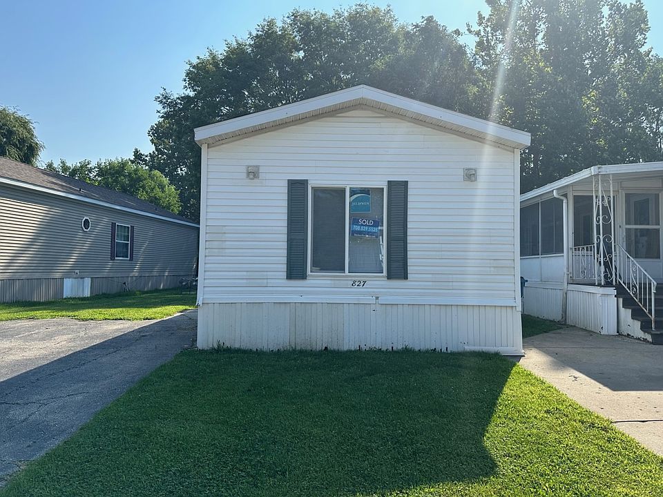 2nd image of 827 Victory Ln