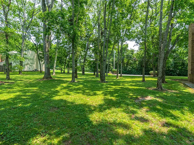 114 Brattlesboro Dr — Photo 34
