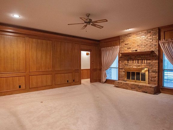4th image of 5900 Stoneleigh Dr