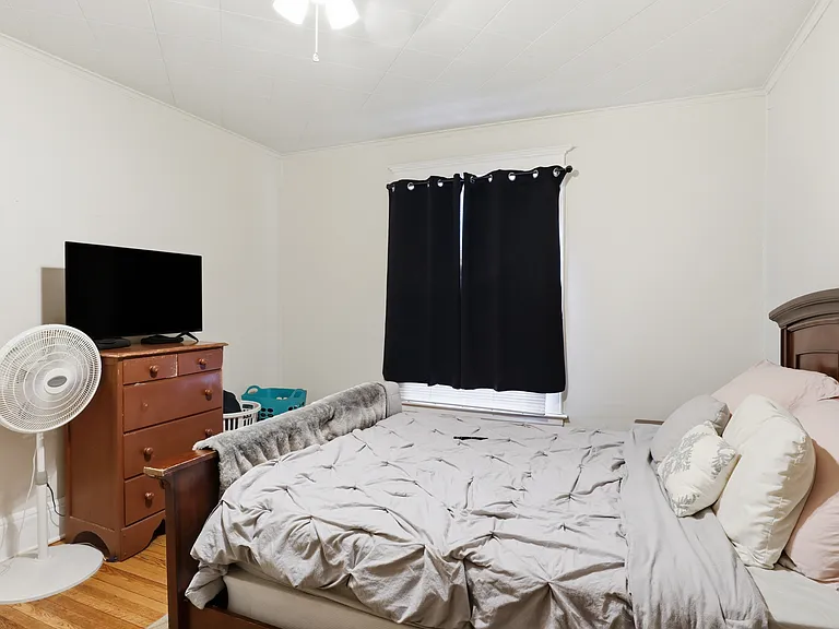 550 Park Ave — Photo 9