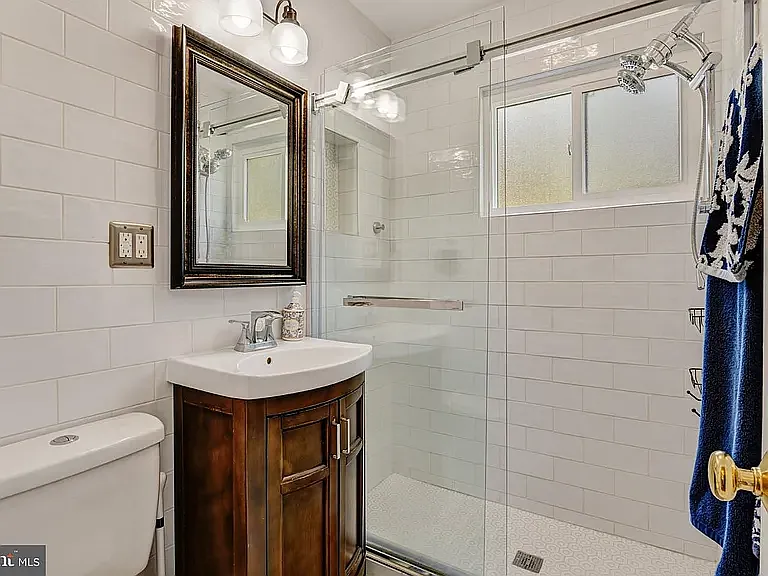 6409 The Pkwy — Photo 18