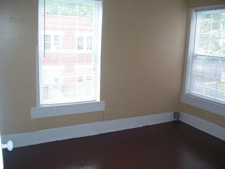 418 E 16th Ave — Photo 9