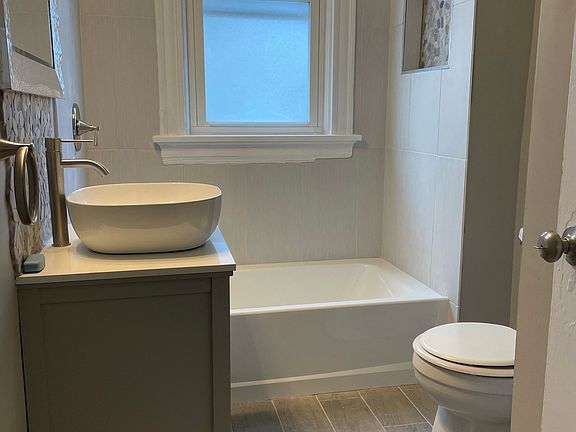 3rd image of 2214 Kenilworth Ave #1