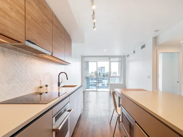 10448 University Dr #712, Surrey, BC V3T 0S7