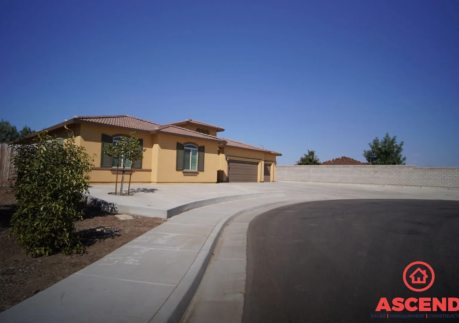 Glamourous Home Located off of Snow and Calloway! — Photo 1