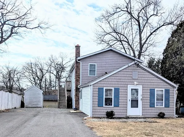 48 Champlain St, Indian Orchard, MA 01151