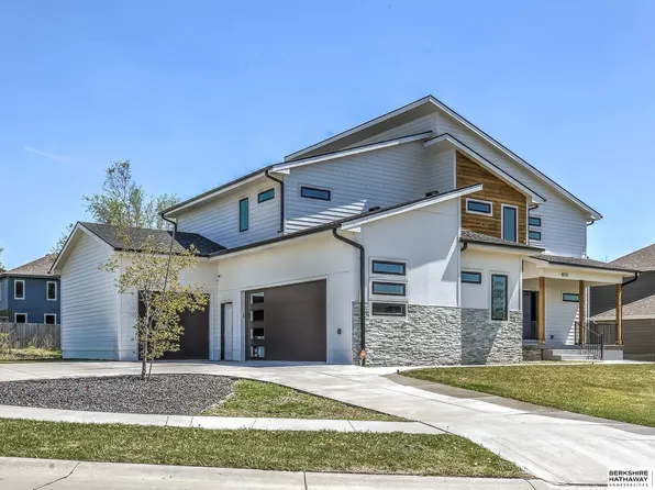 8215 N 166th St, Bennington, NE 68007