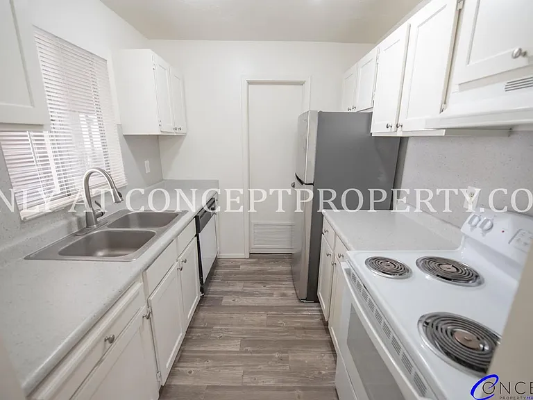 Foothill Terrace — Photo 13