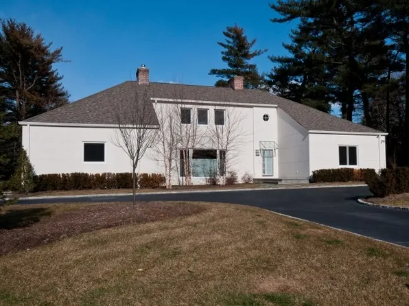 20 Broadlawn Ave, Great Neck, NY 11024