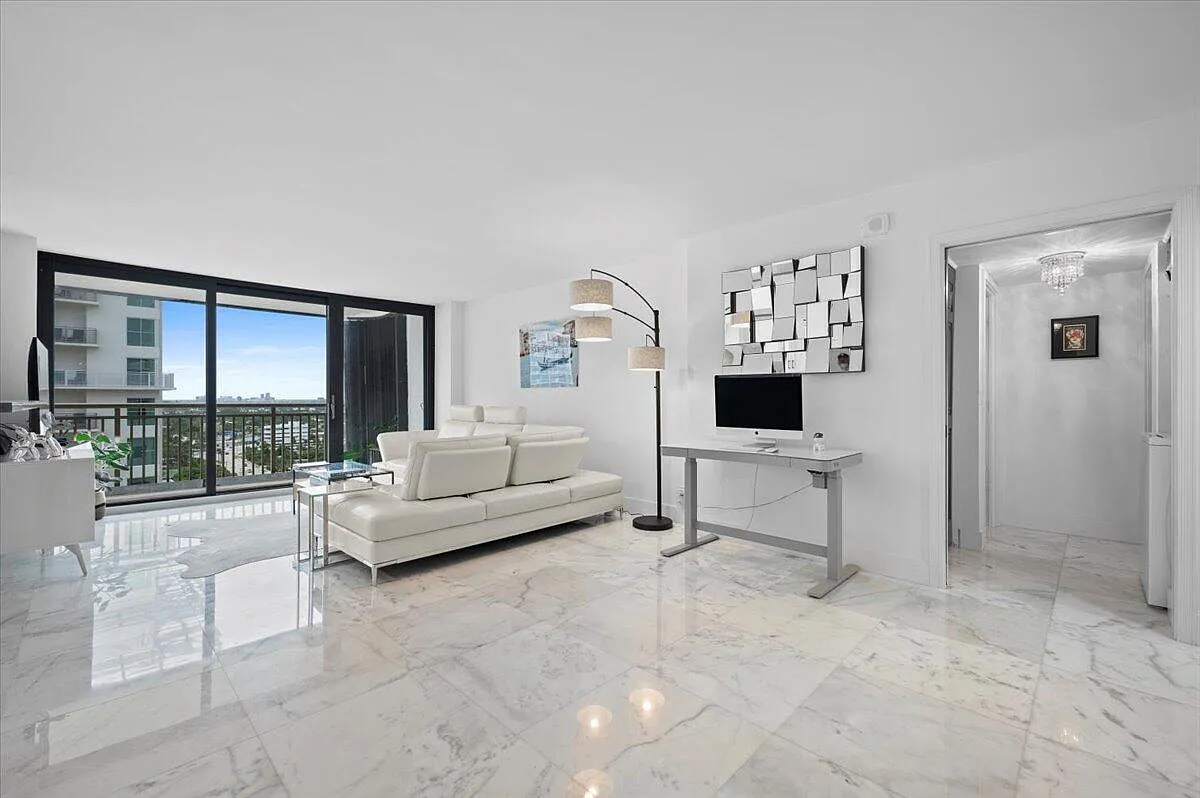 2 bed, 2.0 bath, 1460 sqft, $5,500 — Photo 2