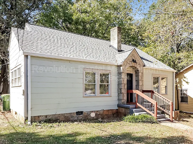 371 Haas Ave SE — Photo 3