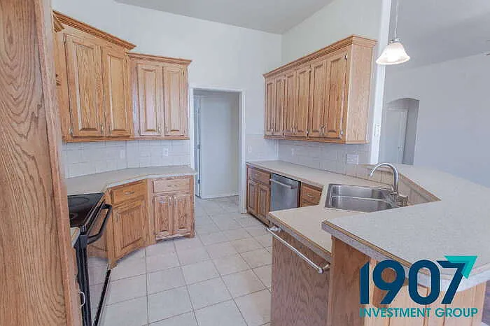 501 Madeline Ln — Photo 14